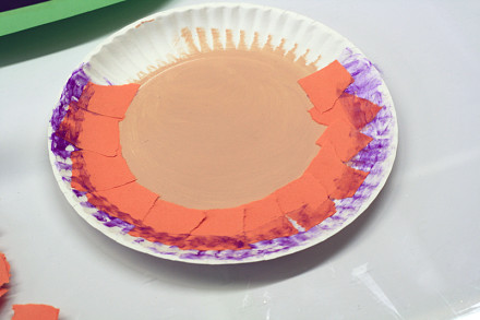 Winking Paper Plate Leprechaun Craft · Kix Cereal