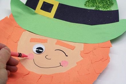 Winking Paper Plate Leprechaun Craft · Kix Cereal